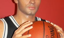 詹姆斯迎来二十赛季高光表现，瑞士队球迷沸腾！